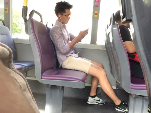 rawpassionhk:hunks-snapssg:Boy with nice legs.完美的腿，太帥了