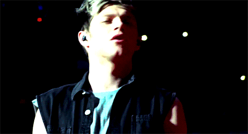 kryptoniall-deactivated20150613:  so c’mon, baby, be with me; so happily. + 