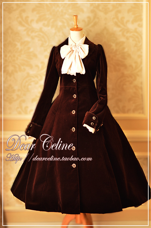 xtoxictears:  truth2teatold:  Dear Celine Autumn Coat  Need it. 