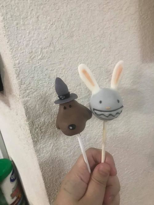 My friend got me some Sam & Max cake-pops and im out here like: