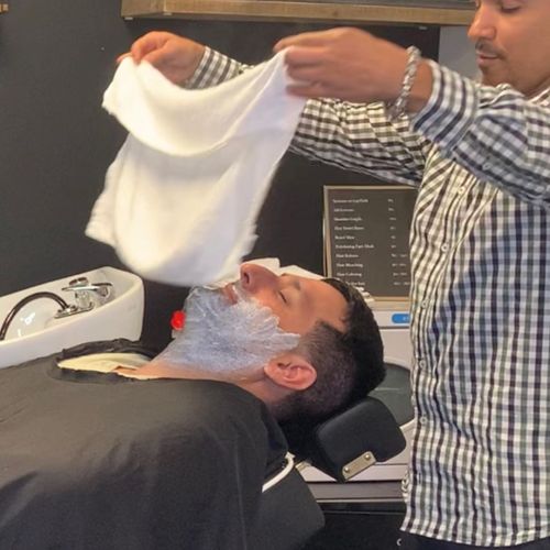 Hot Towel Shave #bloomberg #goldmansachs #chase #bankofamerica #america #american #americanbarbersho