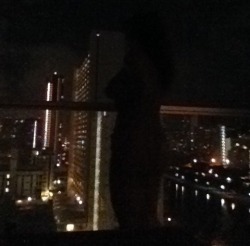 tylerstrouble:  Flashing Honolulu from the balcony…