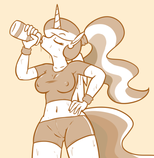 whatsa-smut:  Even royalty needs to keep in shape.   ;9