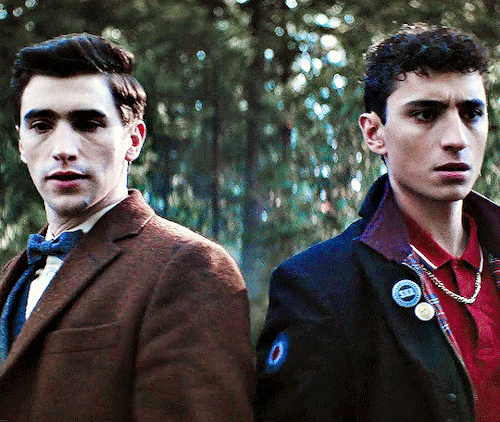 Edwin And Charles DEAD BOY DETECTIVES, S01E02, The Case Of The Dandelion Shrine
