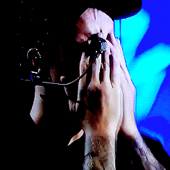 sluttybutsy:  Justin gets emotional at his SUCCESSFUL comeback on live stage after