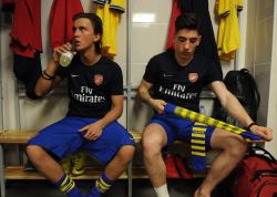 maleathletessocks:  Football. Kris Olsson, Héctor Bellerín. FC Arsenal U19. 