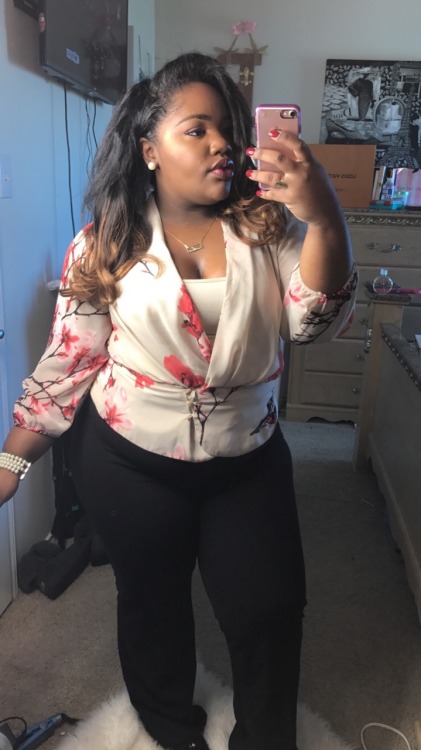 swaywithb:  ridinhanzsolo:  swaywithb:  My style varies. Kinda just goes off of how I feel that day. I love textures, patterns and colors. Keep it fresh and spontaneous. ❤️🤗  I can’t    …🤗