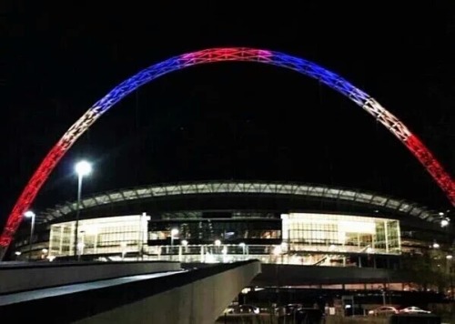 onlyssweetdreams:  Paris turned out the lights as a sign of mourning, but the rest of the world lit them again. 