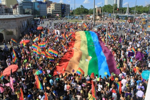 thegaydarradar:  Happy first day of pride