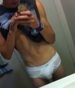 blover32:  waistbandboy:  Like my new briefs? ;)    They nice. Just hope they don’t get torn when he’s horny