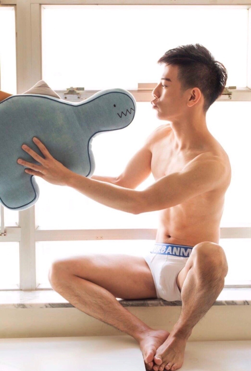 kk-boy-love:在澳門做host既台灣仔 湯辰希…2️⃣ 2018-7-3