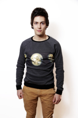 frenchtouch-apparel:   Sweat Lune  Sweat