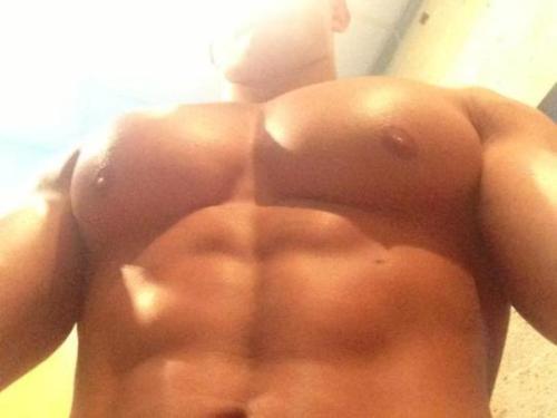 bigmusclestuds: Dylan Austin has a very hot chest!