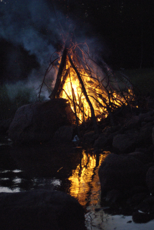 doomed-dark-years: pineandantler: bonfire ville miettinen //