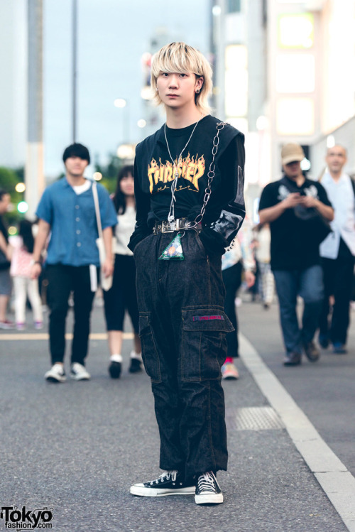 19-year-old Daiki on the street in Harajuku wearing a sweatshirt by the Japanese streetwear brand Ca