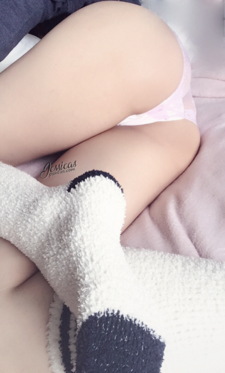 jessicaspanties:  Sweater WeatherHappy Monday to you all because I’m here to chase your blues away even though I’m on my period hehe! I wish the cold weather would linger a little longer in Singapore but the rain is stopping and the weather is getting
