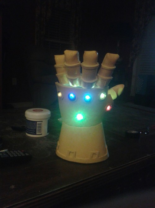 ness-tho:yesniggaplsus:ness-tho:Testing out the LEDs on my Gauntlet before I put everything together