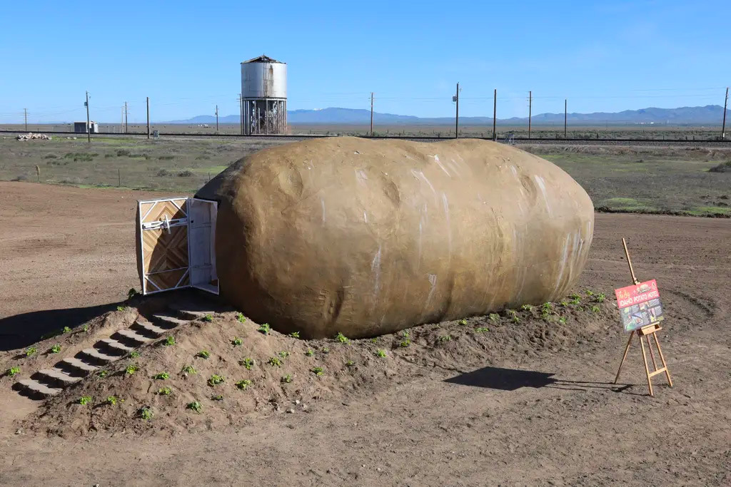escapekit: Idaho Potato Commission A potato-shaped hotel is now available for rent