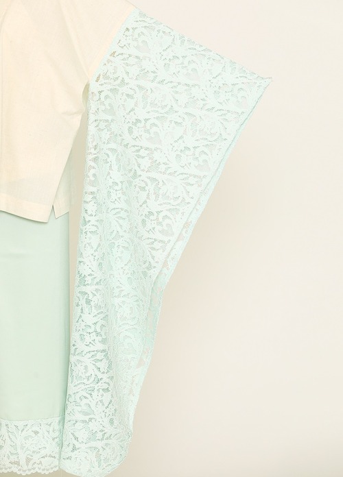 Lacy accents for this furisode juban by DoubleMaison. This style (with lace only on some parts) is a
