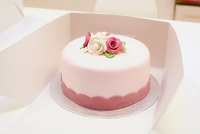 aegyo-chuu:  t-okimeki:  Tarta de rosas grande by (Maria Mirabelli)  - 