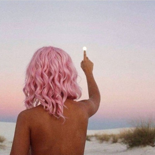 Reaching into 2018 like ✨ Photo via @_lilikoi #inspiration #pastelhair #pinklife