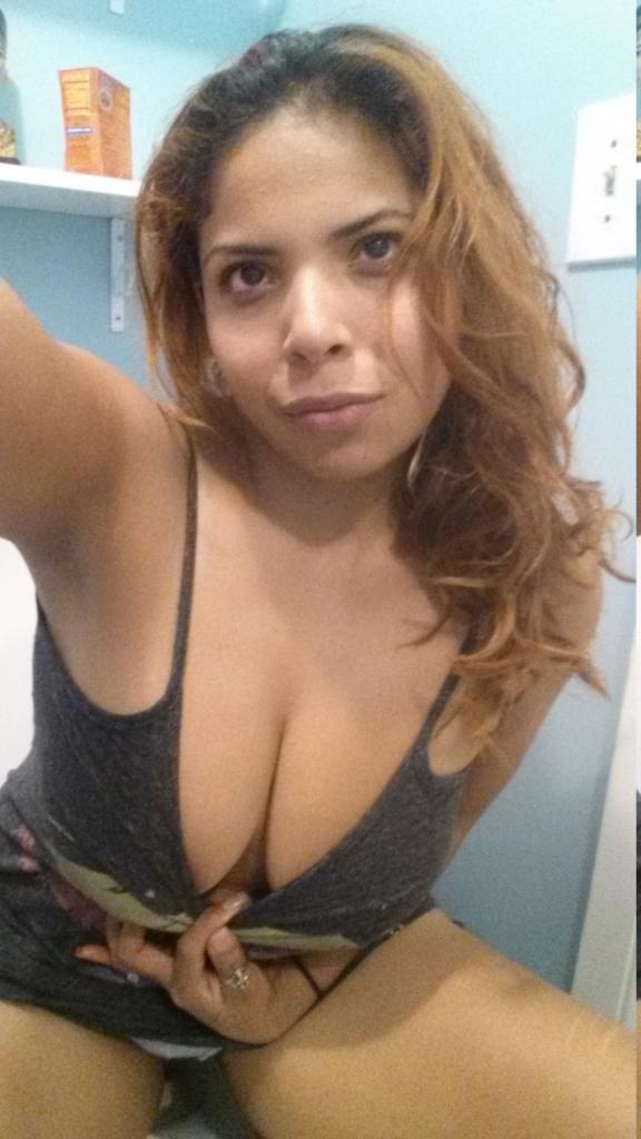chiches-and-nalgas:  sexy latina with big titts