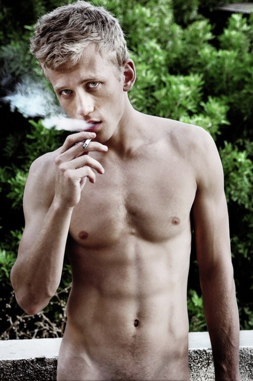 jacksnewdick:Smoking hot🍌441.