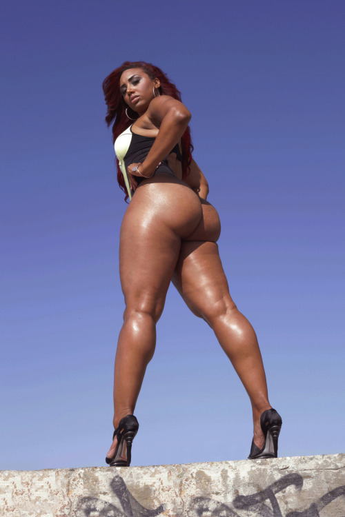 bigbootythickass:  Big Booty Thick Ass