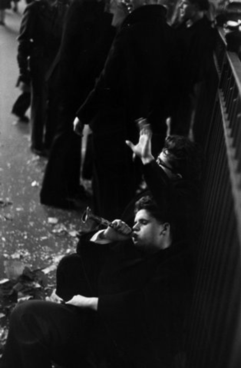 kvetchlandia:Ernst Haas     New Year’s Eve, Times Square, New York City      1952