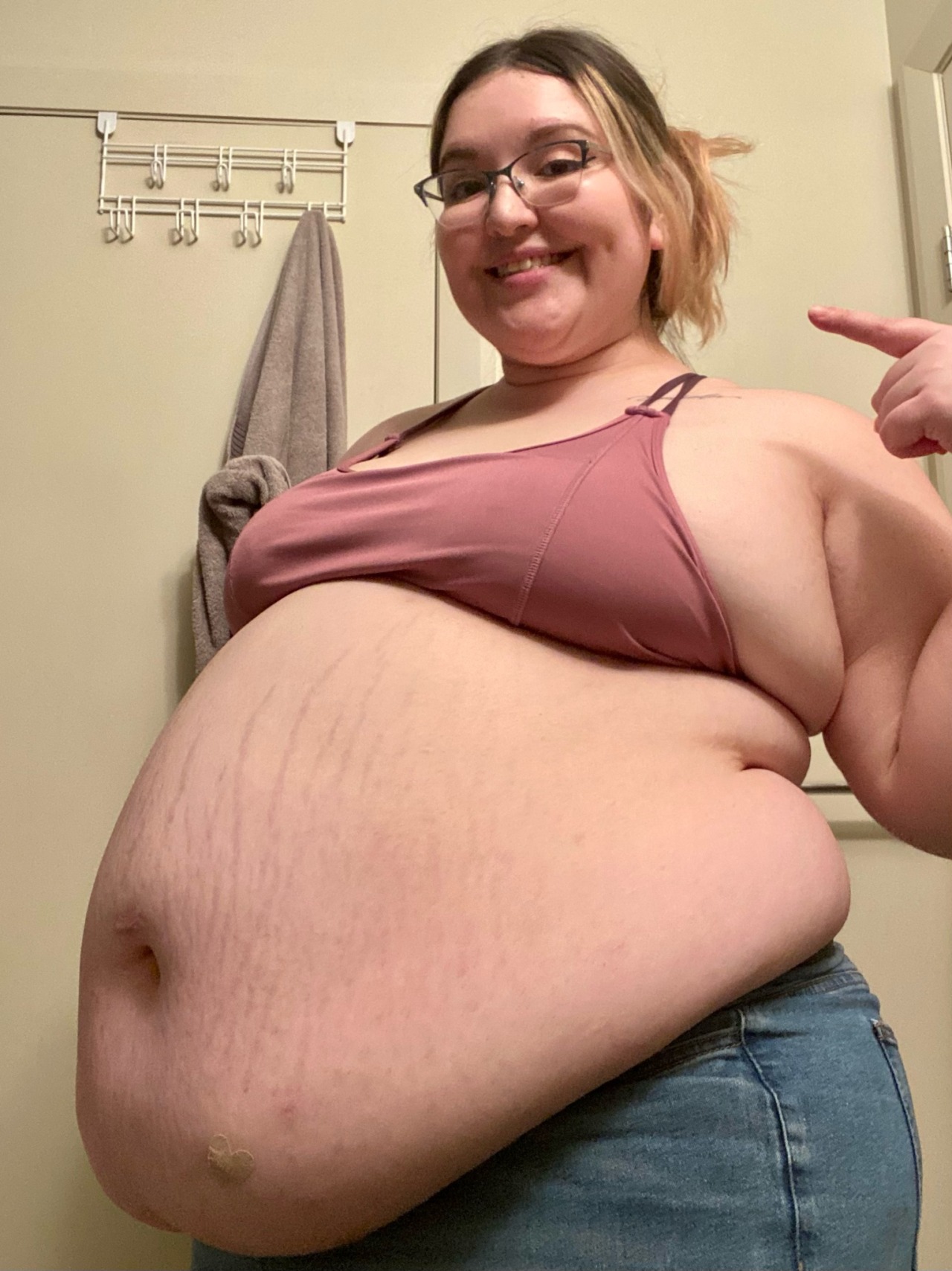 XXX ililauraili:Guess who has a big ball of fat photo