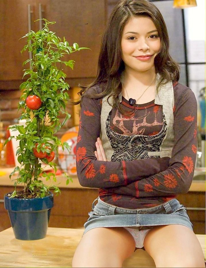 Cosgrove sex miranda nackt Miranda cosgrove