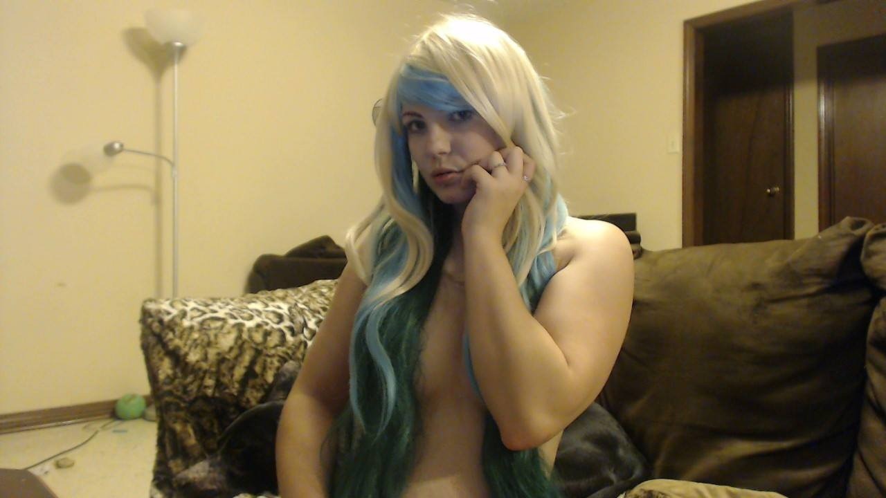 misstalilove:  kittenslovedevildogs:  Mermaid Misty!  Hey look its me!!