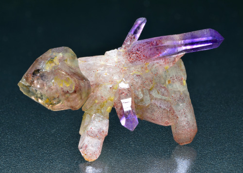 mistomaxo: ifuckingloveminerals:Amethyst, HematiteGoboboseb Mts, Brandberg Area, Erongo Region, 