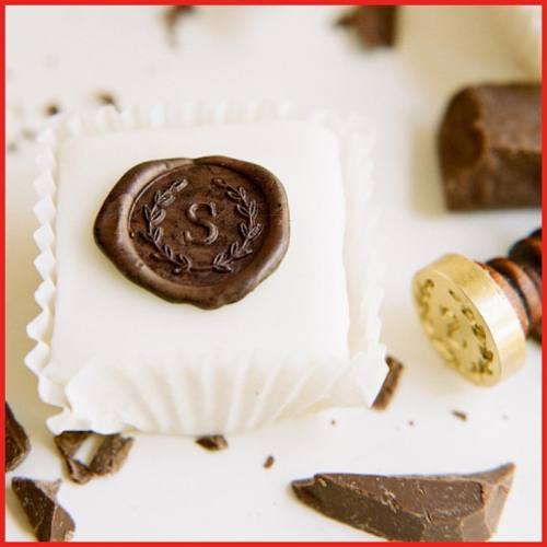 December 14: Chocolate &ldquo;wax&rdquo; seal monogramed cakes. ⠀Use a monogrammed wax seal and pres