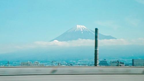 Last weekend, I went to Yokohama on business 先週末、仕事で横浜に行きました Fortunately I could see Mt.Fuji on the 