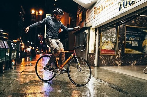 lowbicycles: Rainy LA nights w/ @go.pat.go #lowbicycles #handmadeinsanfrancisco #sttb