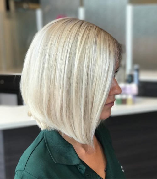 Boxy platinum bob for miss Morgyn yesterday. I living vicariously through you blonde, tan babes. ☀️.