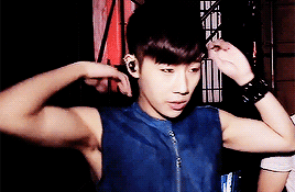  sleeveless sunggyu (▰˘◡˘▰) 