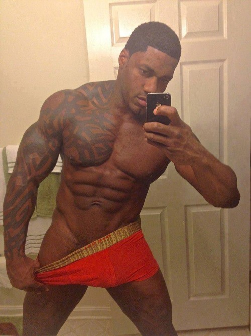 ultrahornybottom:  Sexxxy fuckingggg niggaas! Omgggg one o those gotta be my baby daddy! ;) 