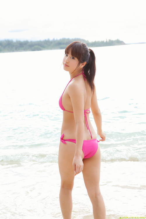 kawaiileg:  麻倉みな｜美脚・脚フェチTumblr