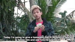 thebeautyofislam:  huffingtonpost:  Prankster Gives Homeless Man 贄, Secretly Follows Him And Learns He Buys Food For Others This video proves that a person’s integrity goes far beyond what meets the eye. In a video uploaded to YouTube, prankster