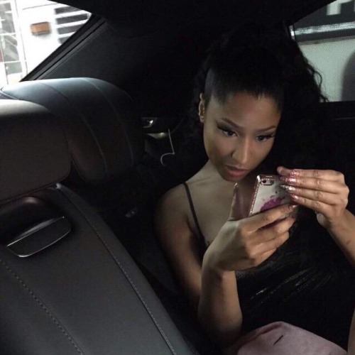 idontfuckingcurse:  fave is being problematic :(