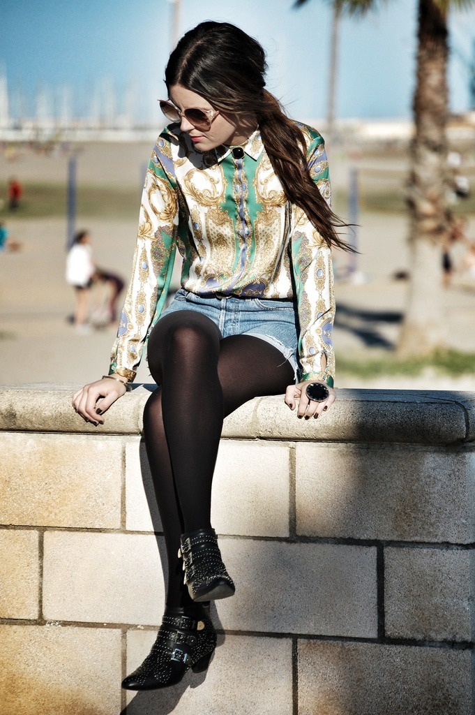 tightsobsession:  Black opaque tights on sexy crossed legs. Tights week starts November