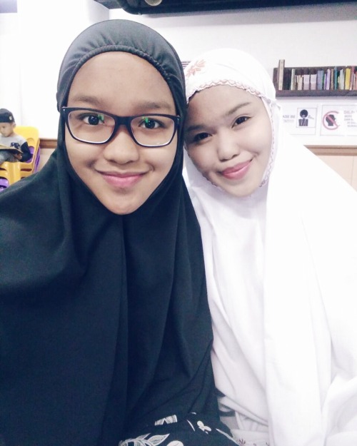 RAMADAN DAY 8: THE OBLIGATORY PHOTOCompulsory taraweeh selfie with my sister, aneesah. Nothing compa