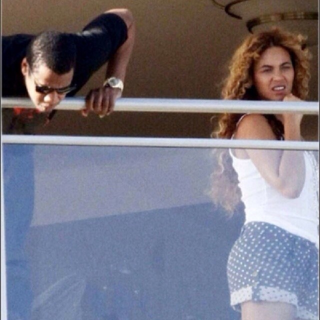 iambeyinspired:  Bey and jay looking for a fuck to give 