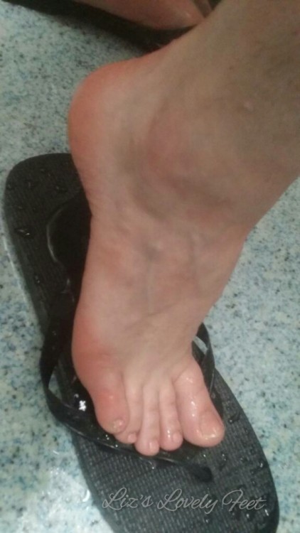 girlsfeetsoles: @lizslovelyfeet being naughty in the shower at the gym! Come follow for more!  Submi