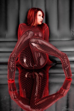 borninlatex:  Latex , Rubber, Fetish And Kink http://bit.ly/19BYlXR
