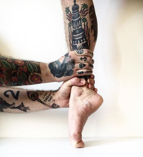 ohthentic:  ddmag:  Pär Åhlander Art Director -Graphic Designer -Painter- Stockholm  Oh 