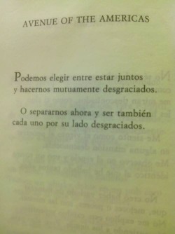 en-lanada:  AVENUE OF THE AMÉRICAS  Podemos elegir entre estar juntos y hacernos mutuamente desgraciados.  O separarnos ahora y ser también  cada uno por su lado desgraciados.