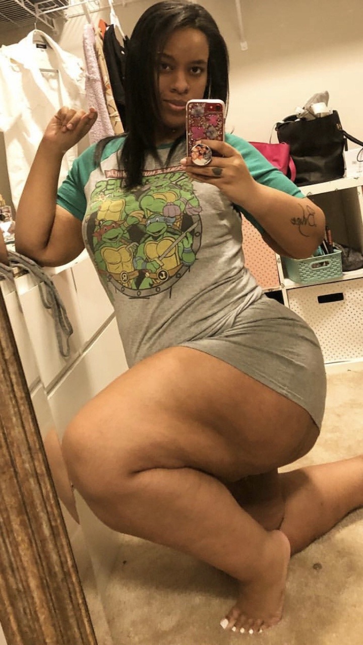 erronblack-tom:  I like your huge legs 